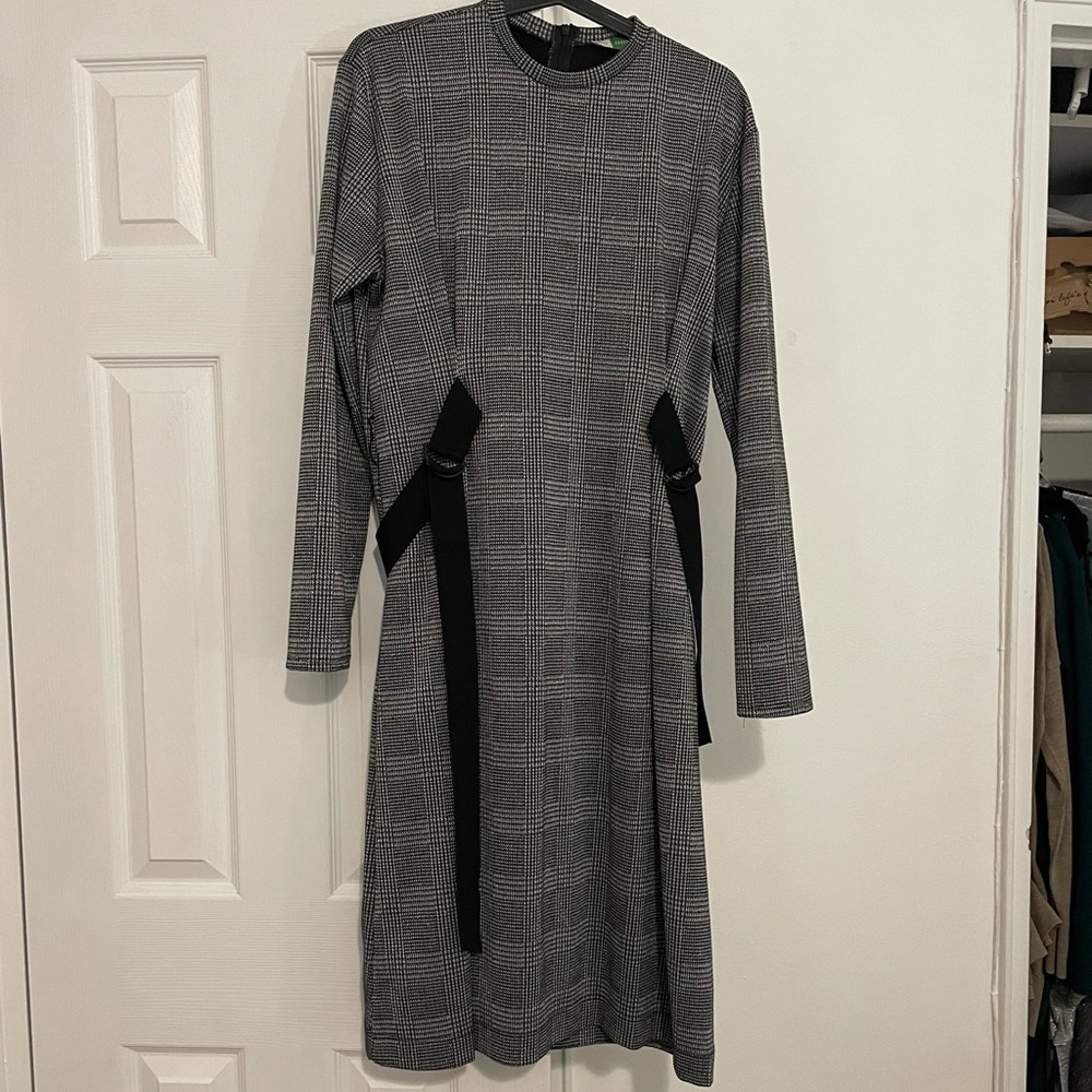IVEE Black and White Tie dress long sleeve